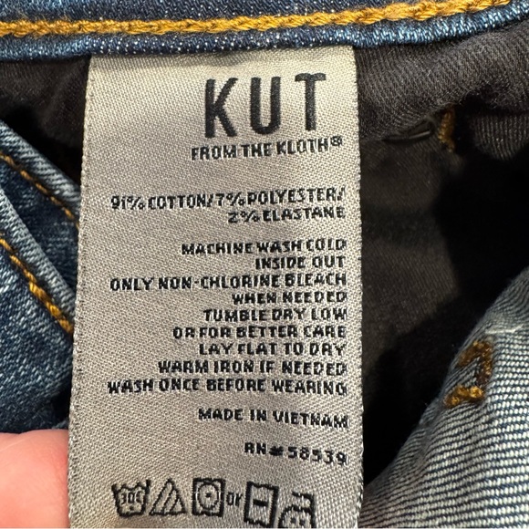 Kut from the Kloth Natalie Fab AB Bootcut. Size 00 - Picture 8 of 11